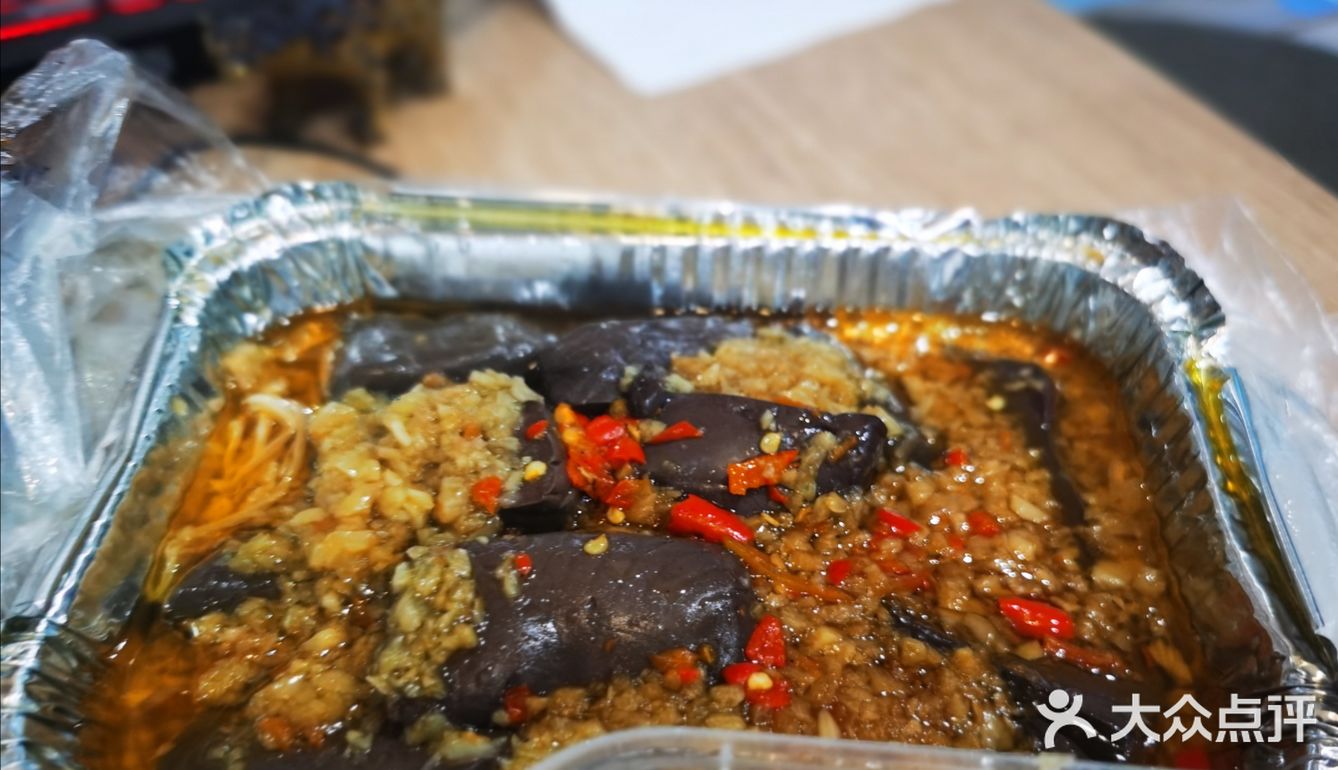 面对各种美食，我们是忍着，告诉自己不能白流汗水了