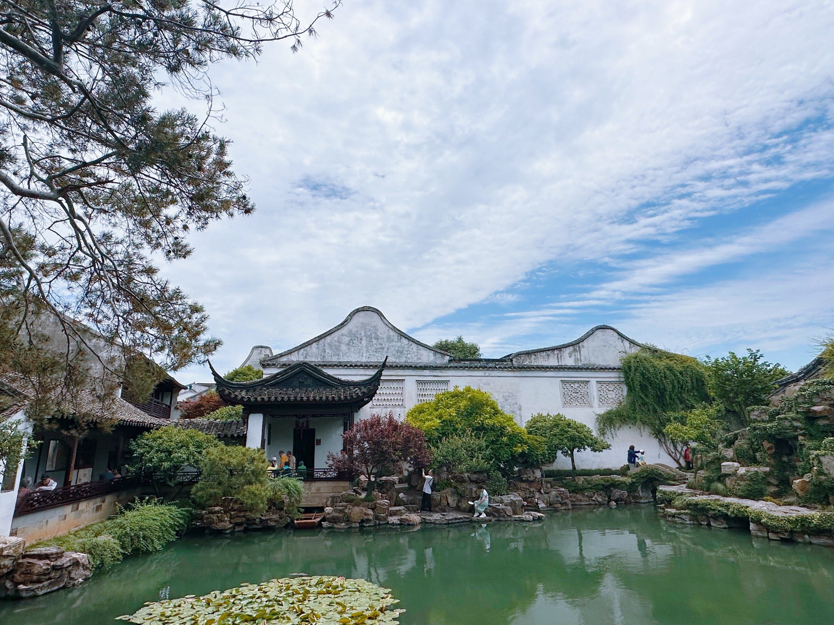 拙政园,网师园,留园,环秀山庄是第1批列入世界文化遗产的苏州古典园林