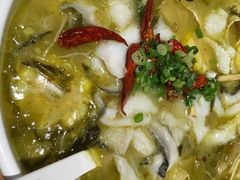 -渝是乎酸菜鱼(龙旗购物中心店)
