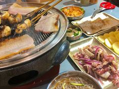 -围炉肉舍•炭烤活鳗•丹东海鲜烤肉(步行街店)