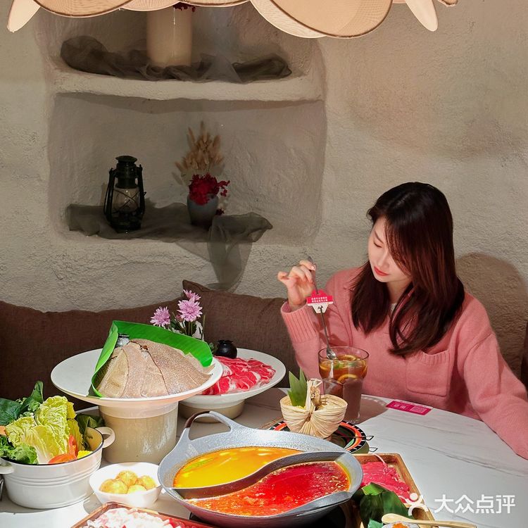 真在常州！！洞穴里吃火锅有点酷……