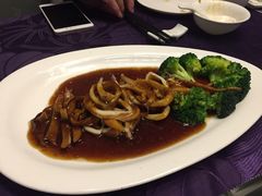 烧汁鱿鱼-河畔春天时尚餐厅