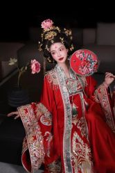 -衣贝姿婚纱礼服馆