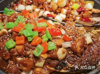 这家口味也真算是超赞的水平了，花生也很脆香，鸡丁软嫩