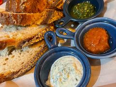 三种酱配酸面包-Mesa Madre梅萨妈妈·Bintana(国贸店)