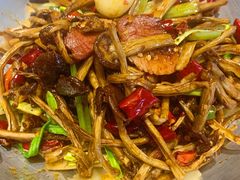 干锅茶树菇-高第街56号港式餐厅·精选(世茂广场宽厚里大明湖店)