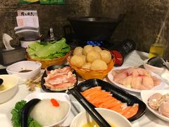 -鲜入围煮花胶鸡海鲜火锅