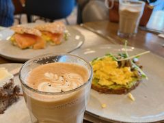 炒蛋菠菜牛油果香草酱吐司-wagas(暖山店)