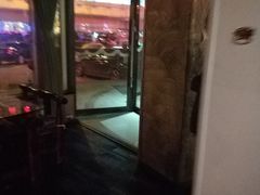-咱屯子铁锅炖直营店(南湖大路店)