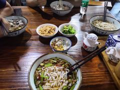 -裕新楼粉面馆·石磨手工粉(四方坪店)