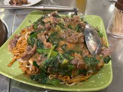 湿炒牛河-胡须佬鸡煲四季火锅店(石厦西村直营店)