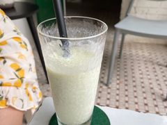 牛油果奶昔-彳亍咖啡·这里(水湾路店)