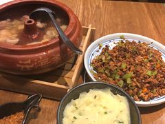 -云海肴·汽锅鸡·云南菜(天山百盛优客店)