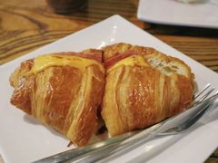 火腿芝士可颂-星巴克(天津滨海金元宝于家堡店)