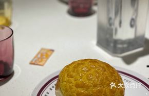 Tai Hing Pineapple Bun with Butter