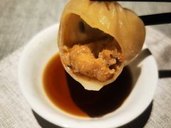 活拆蟹黄鲜肉小笼包-福玺荟(外滩罗斯福店)