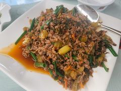 酸菜炒牛肉-瑞丰园庭院餐厅·白族传统家常菜