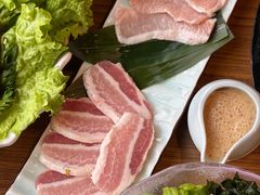 黑毛猪两种拼盘-炼火烤肉店