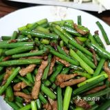 小鸡炖蘑菇，蒜台炒肉，还有肘子，都是超级美味的！