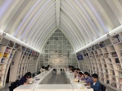 -钟书阁(松江泰晤士小镇店)