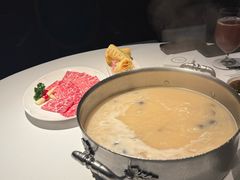 招牌松茸竹荪汤底-洋房火锅(上海新天地南北里店)