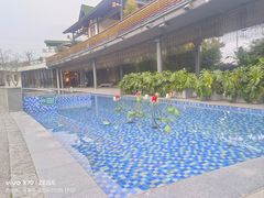 -茅草房·河畔园林火锅