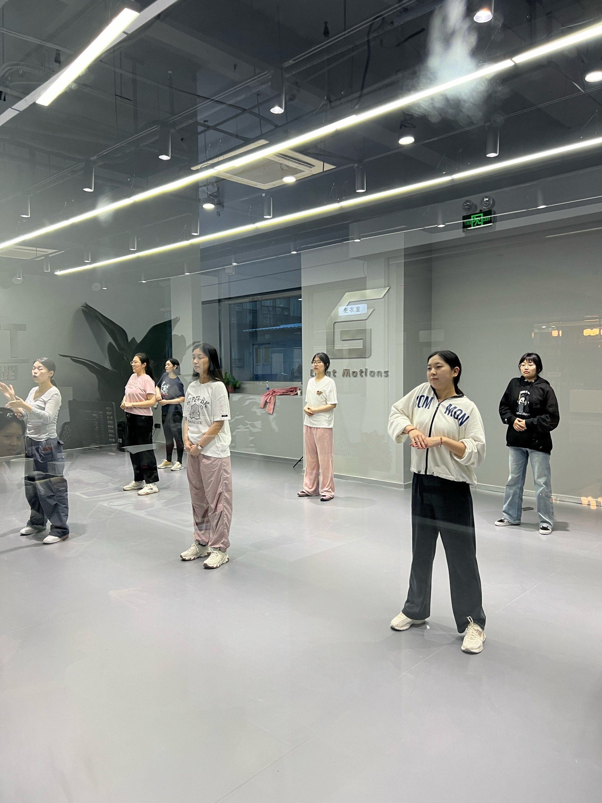去搞钱 去学新技能\\n尽管大胆的去生活 努力赋能自己～\\n舞蹈教练