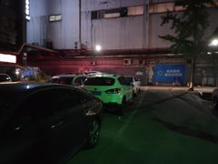 -沃尔玛上海田林店-地面停车场