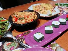 -老码头黑皮肘子锅包肉(赣水路店)