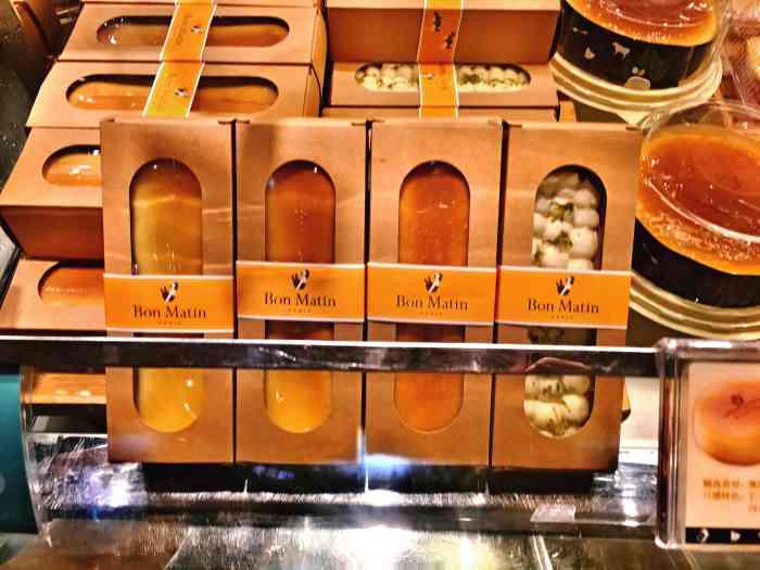 重乳酪蛋糕很好吃,不过感觉吃了要胖死的节奏;下面