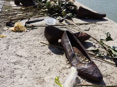 -多瑙河畔鞋履雕塑