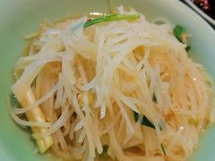 酸辣土豆丝-弄堂里· 江南名肴(西湖龙井路店)