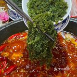 成都！老外冒雨来吃的社区火锅！现切牛肉9.9