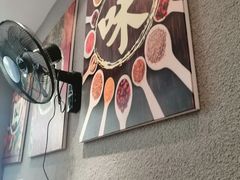 -爆炸头阿姨小四川正宗川味小吃(无任何分店)