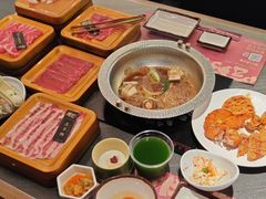 -牛YO寿喜烧·铁板烧和牛火锅自助(市府恒隆店)