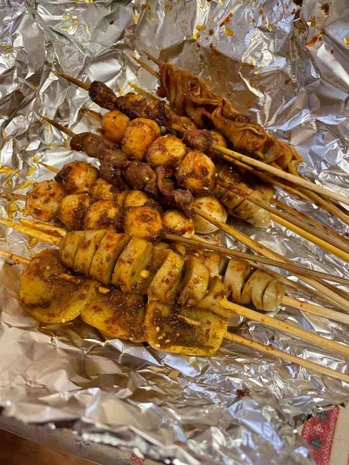 哇哈哈哈哈,小区门口的一个烧烤店,每天路过都会觉得好香啊～是真的