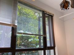 靠窗位-露露家咖啡店
