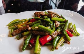 Stir-Fried Beef with King Oyster Mushroom and Hangzhou Pepper