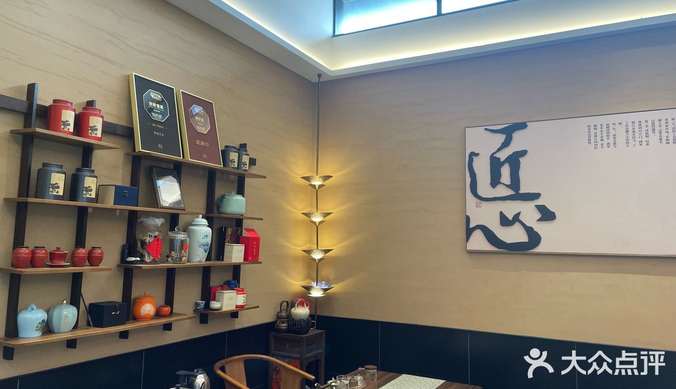 武汉市东湖新技术开发区光谷大道与关南园一路交汇处