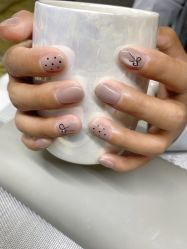 -小黑瓶美甲美睫
