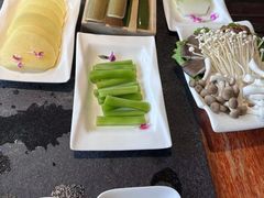 -大匠工房古船木艺术餐厅·猪肚鸡专门店(长白仙岛店)