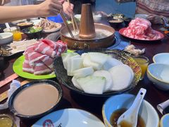 -洞庭洲·防空洞火锅·烧烤·铜锅涮肉(新百广场店)