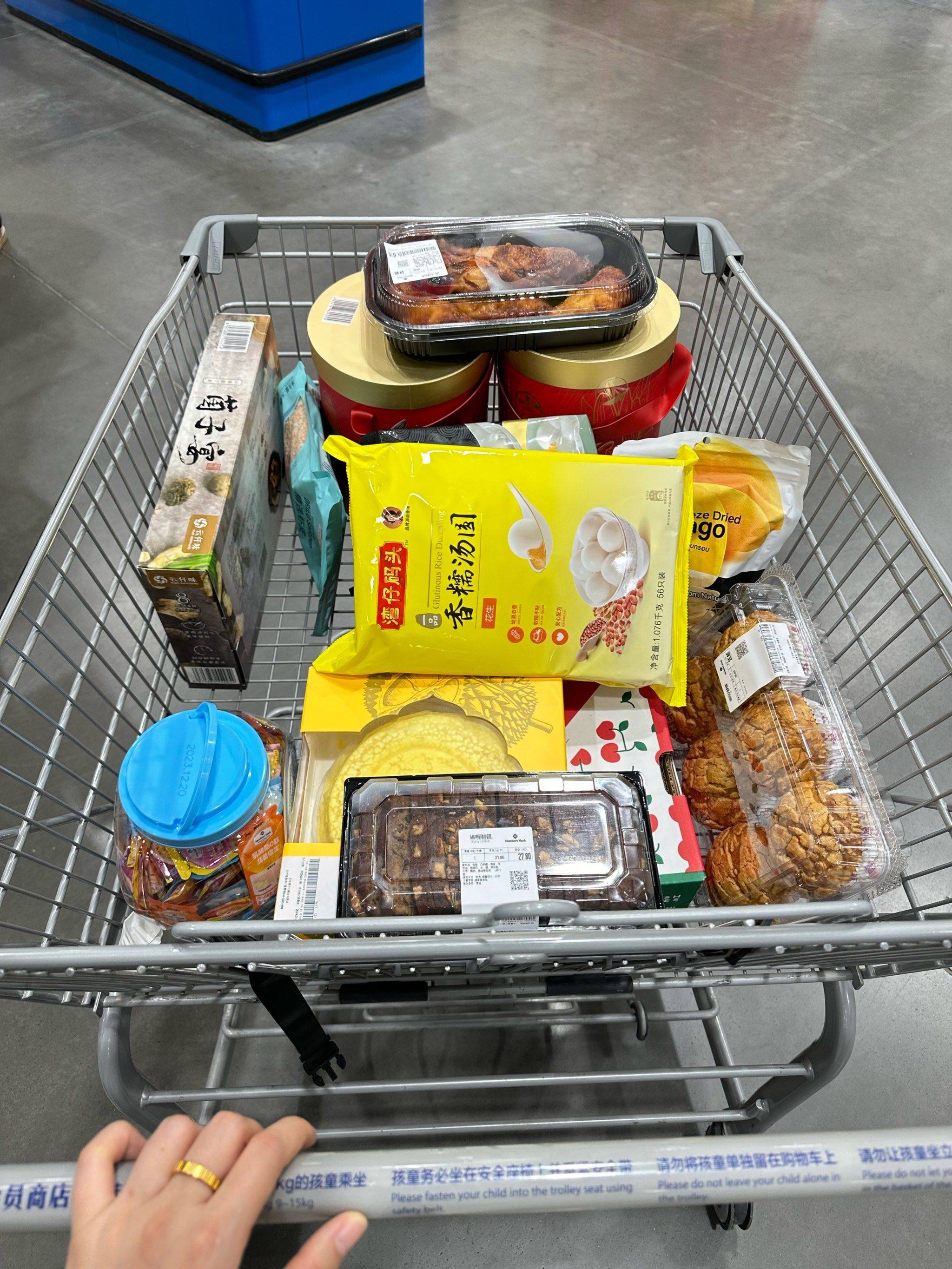 每次都是买够一到两周的食物,每次购物车都没有空隙很足的时候