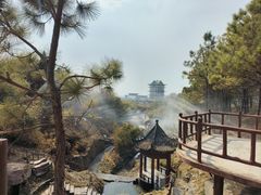 -雪山彩虹谷景区