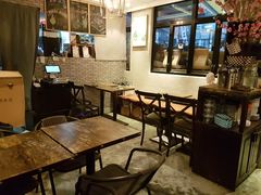 -layback cafe & bar
