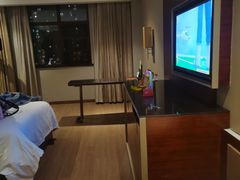 -武汉光谷广场杨家湾地铁站怡程酒店