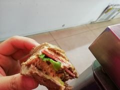 火腿金枪鱼双拼三明治-luckincoffee瑞幸咖啡(冠福大厦店)