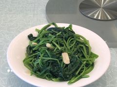 清炒萝卜菜-亢龙太子酒轩(东湖店)