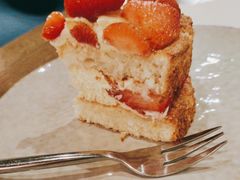 草莓椰子蛋糕-Wagas沃歌斯(大学路店)