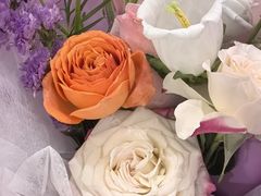 -何兮花店·气球派对鲜花店(马桥银春路万科城店)